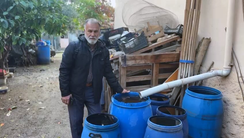 Bursa’da yağmur suyunu varillere biriktirerek tasarruf ediyor