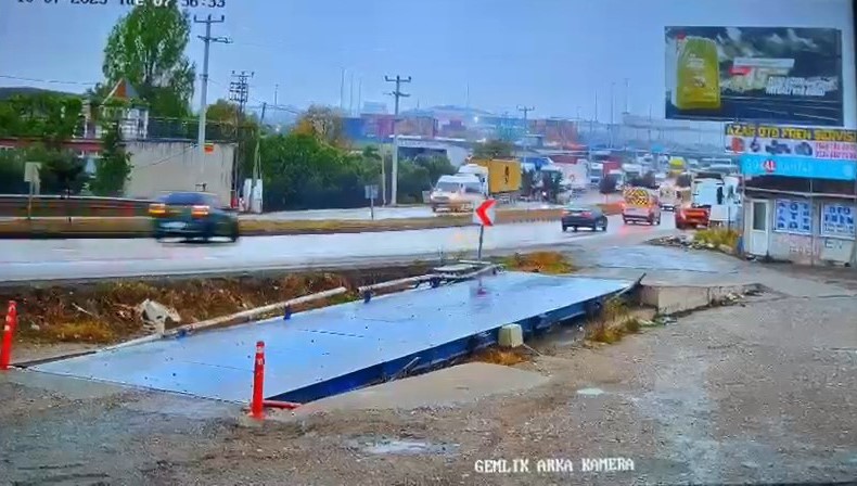 Bursa’da yaşanan kaza güvenlik kamerasında