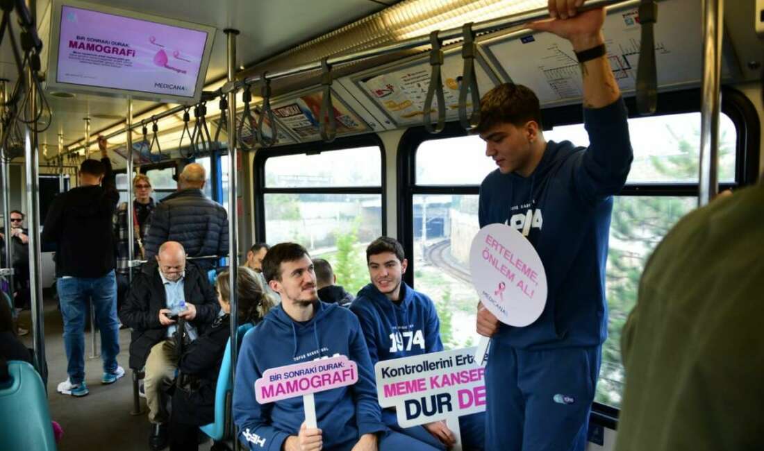  Bursa'da bir hastanenin çalışanları,