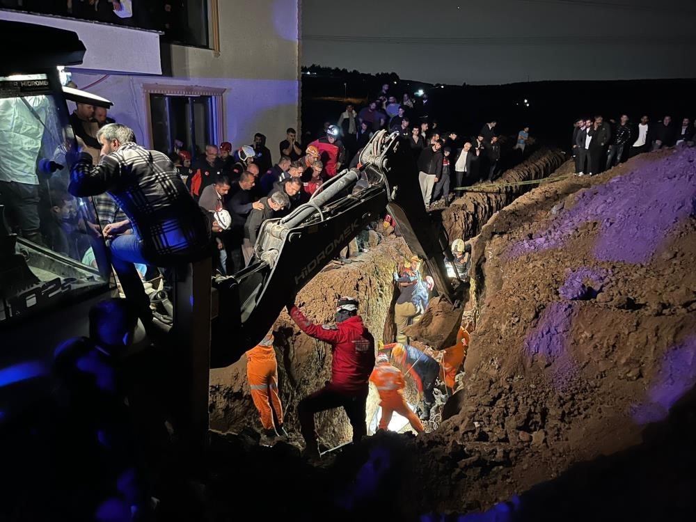 Bursa’daki göçükte ölen iki kardeş toprağa verildi