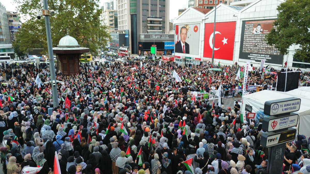 Bursalılar Gazze için meydanlara indi