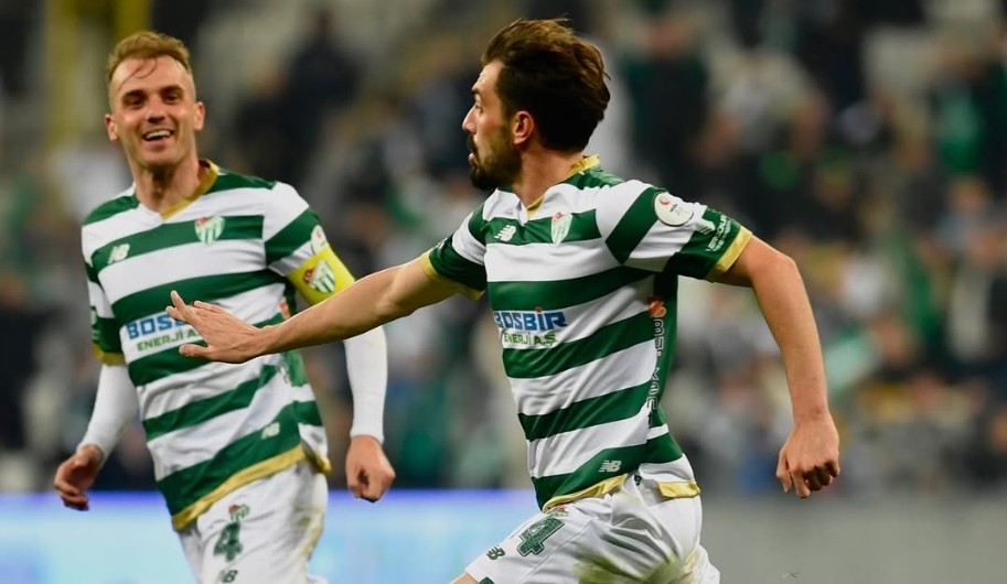 Bursaspor, yeni teknik direktörüyle moral buldu