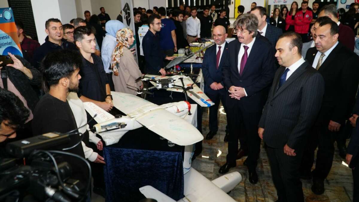 Bursa’ya İki Teknoloji Tesisi: Bakan Kacır öğrencilerle buluştu