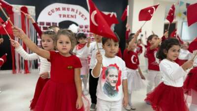 Nilüfer kreşlerinde Cumhuriyet sevinci