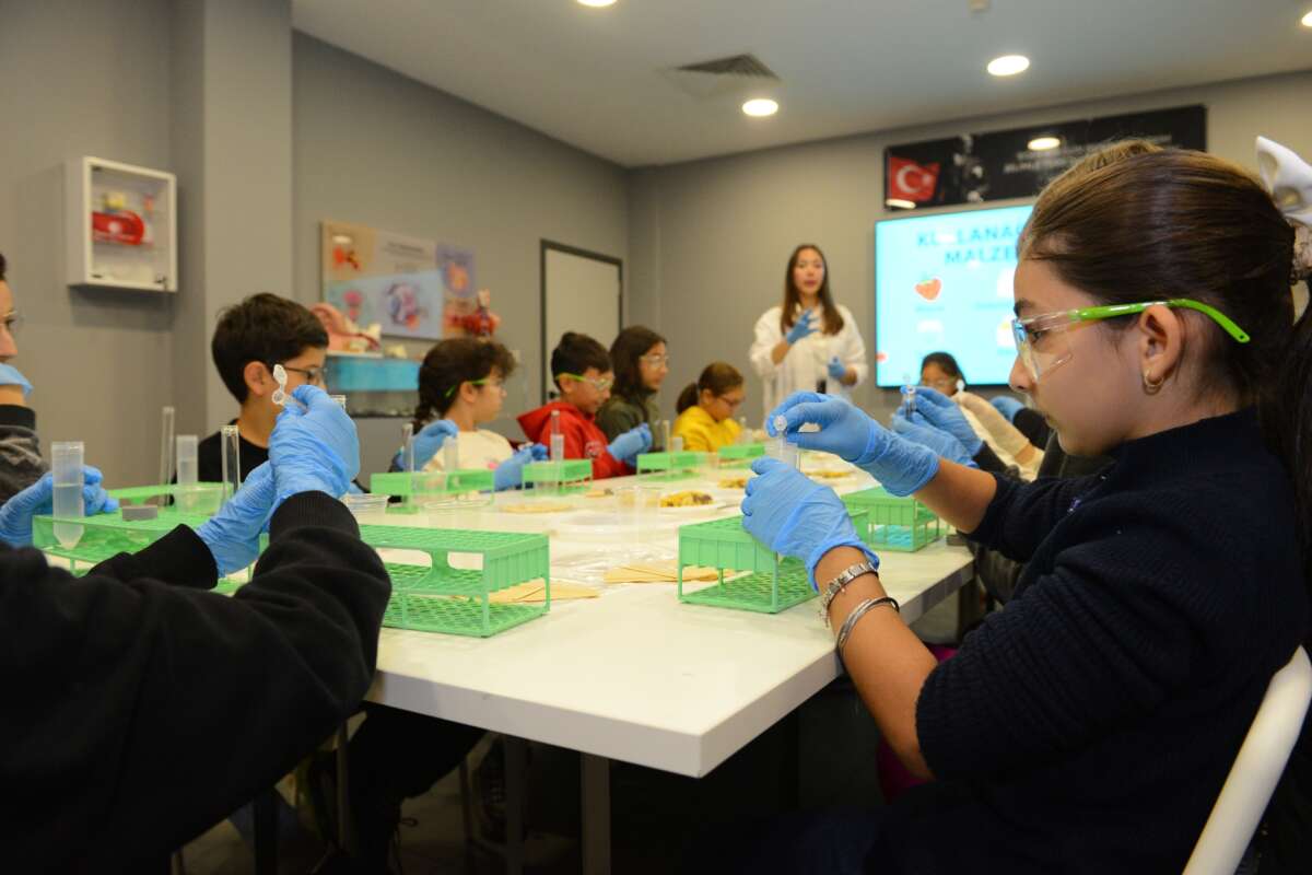 Nilüfer’de çocuklar muzdan DNA izolasyonu yaptı