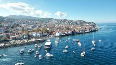 Denizde onlarca tekne kortej yaptı