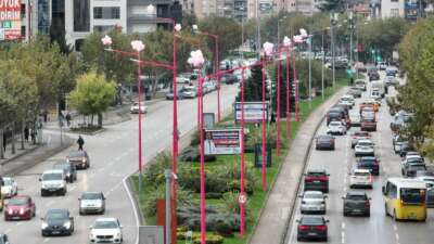 Erken teşhis için sokak lambaları pembe yanıyor