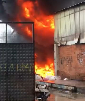 Geri dönüşüm atölyesi ateş topuna döndü