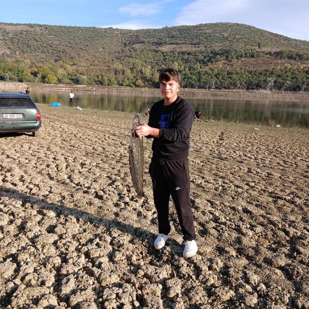 Göldeki kuraklık olta balıkçılarına yaradı