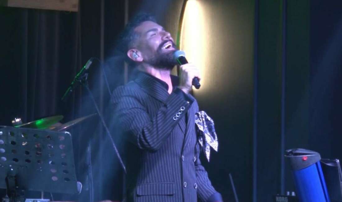 Yalova Çınarcık'taki evinin penceresinden