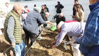 Nilüfer’de yaşlıların ellerinden toprağa can suyu