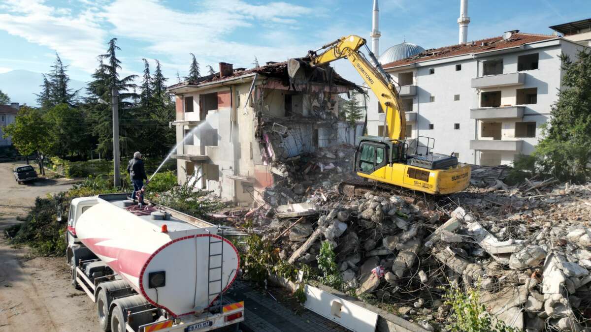 İnegöl Turgutalp’te Kentsel Dönüşümün 2. ve 3. etap yıkımları başladı