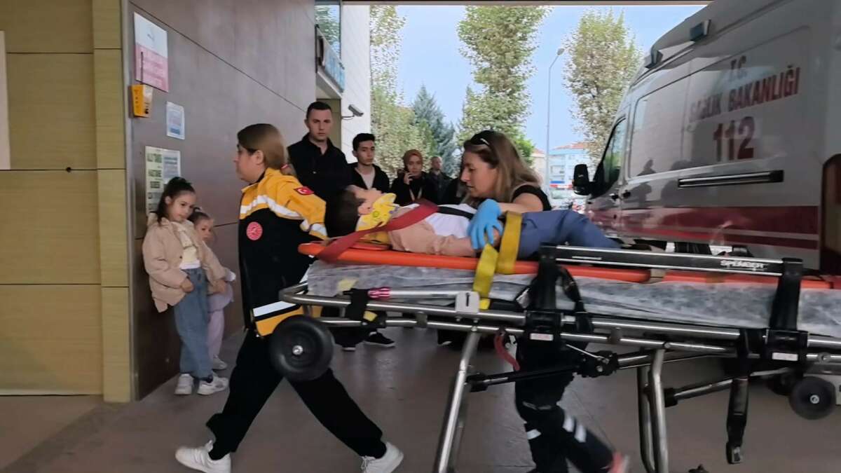 İnegöl’de 3. kattan düşen 5 yaşındaki çocuk ağır yaralandı