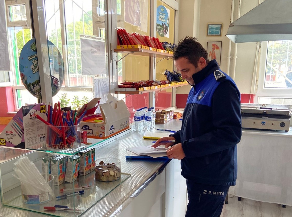 İnegöl’de Zabıta ekiplerinden okul kantinlerine sıkı denetim