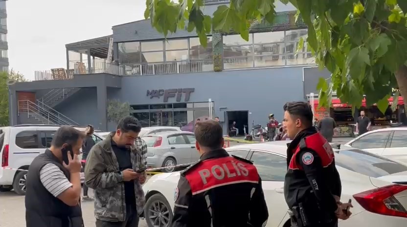 Kafenin sorumlu müdürüne kurşun yağdırdılar