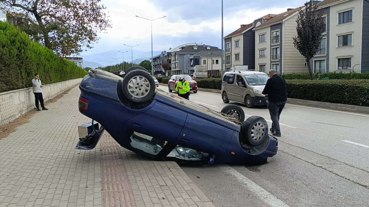 Bursa’da Kaza yapan otomobil takla atarak ters durdu: 1 yaralı