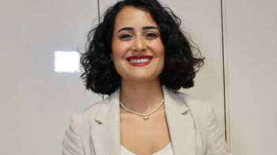 Kekemelikte geçmesini beklemek kalıcılık riskini