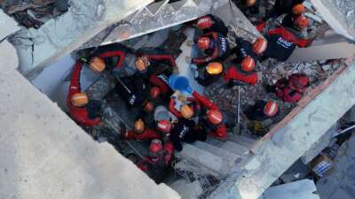 Kocaeli’de 7 katlı bina çöktü: 1 Kişinin cansız bedenine ulaşıldı