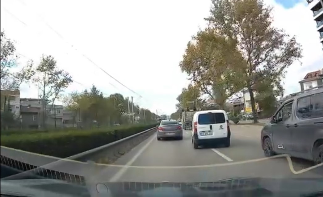 Makas anı kamerada…Kazaya ramak kaldı