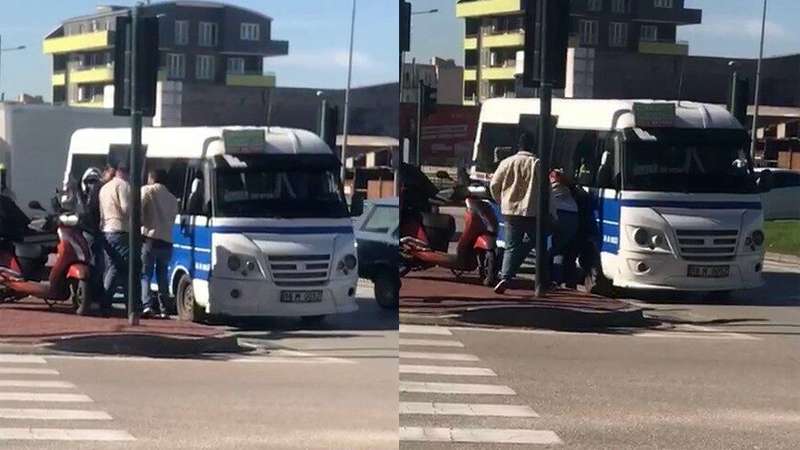 Minibüs şoförü ile motokurye birbirine girdi