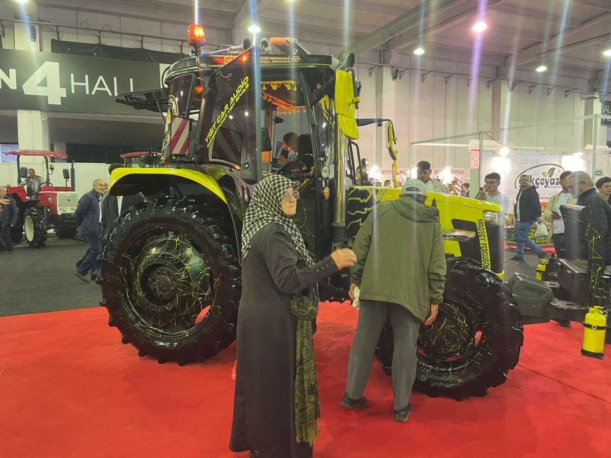 Modifiye traktörler Bursa Tarım Fuarı’nın ilgi odağı oldu