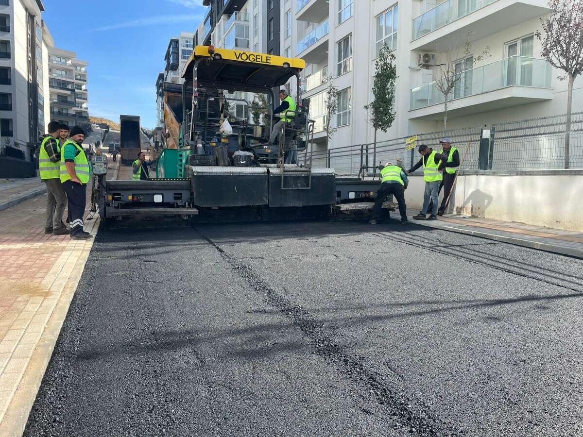 Nilüfer Belediyesi Beşevler Sanayi Sitesi’nin yollarını yeniliyor