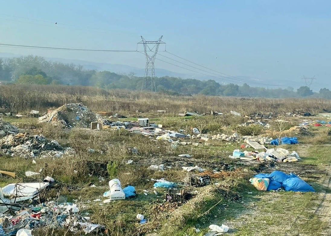  Nilüfer Belediyesi, insanların doğaya attığı molozları kamyon kamyon temizledi