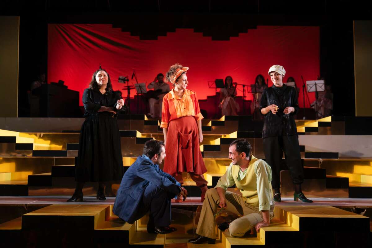 Nilüfer Kent Tiyatrosu’ndan “Lüküs Hayat” ile görkemli sezon açılışı