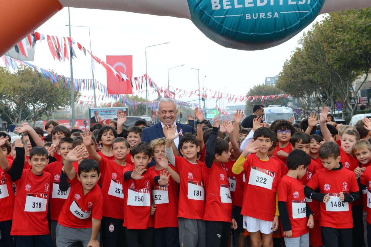 Nilüfer’de binden fazla öğrenci Cumhuriyet için koştu