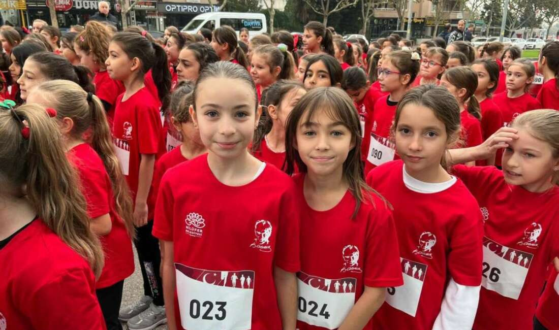 Nilüfer’de gençler ve çocuklar Cumhuriyet için koştu Bursa'nın Nilüfer ilçesinde çocuklar
