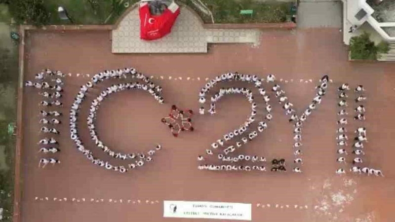 Öğrenciler Cumhuriyetin 102.yılını çizdi