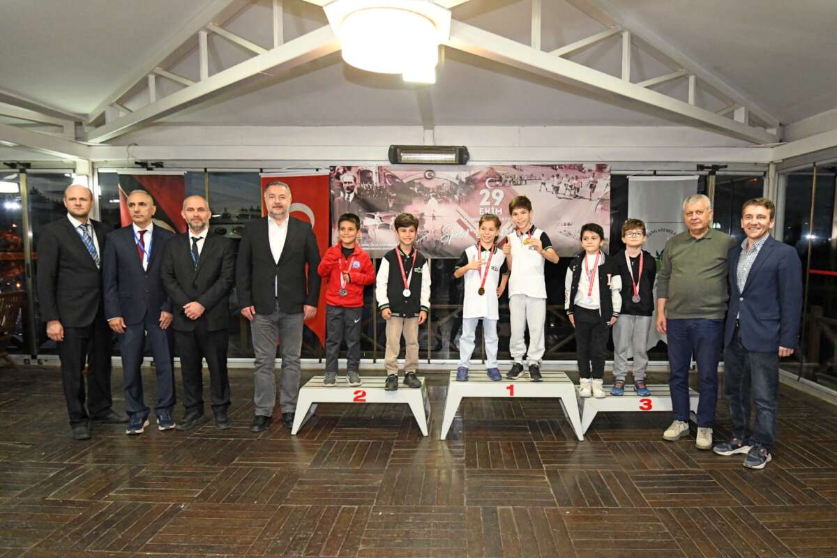 Osmangazi’de Satranç Ustaları Kupalarına kavuştu