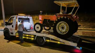 Otoyolda traktörle seyir halindeki sürücüye ceza