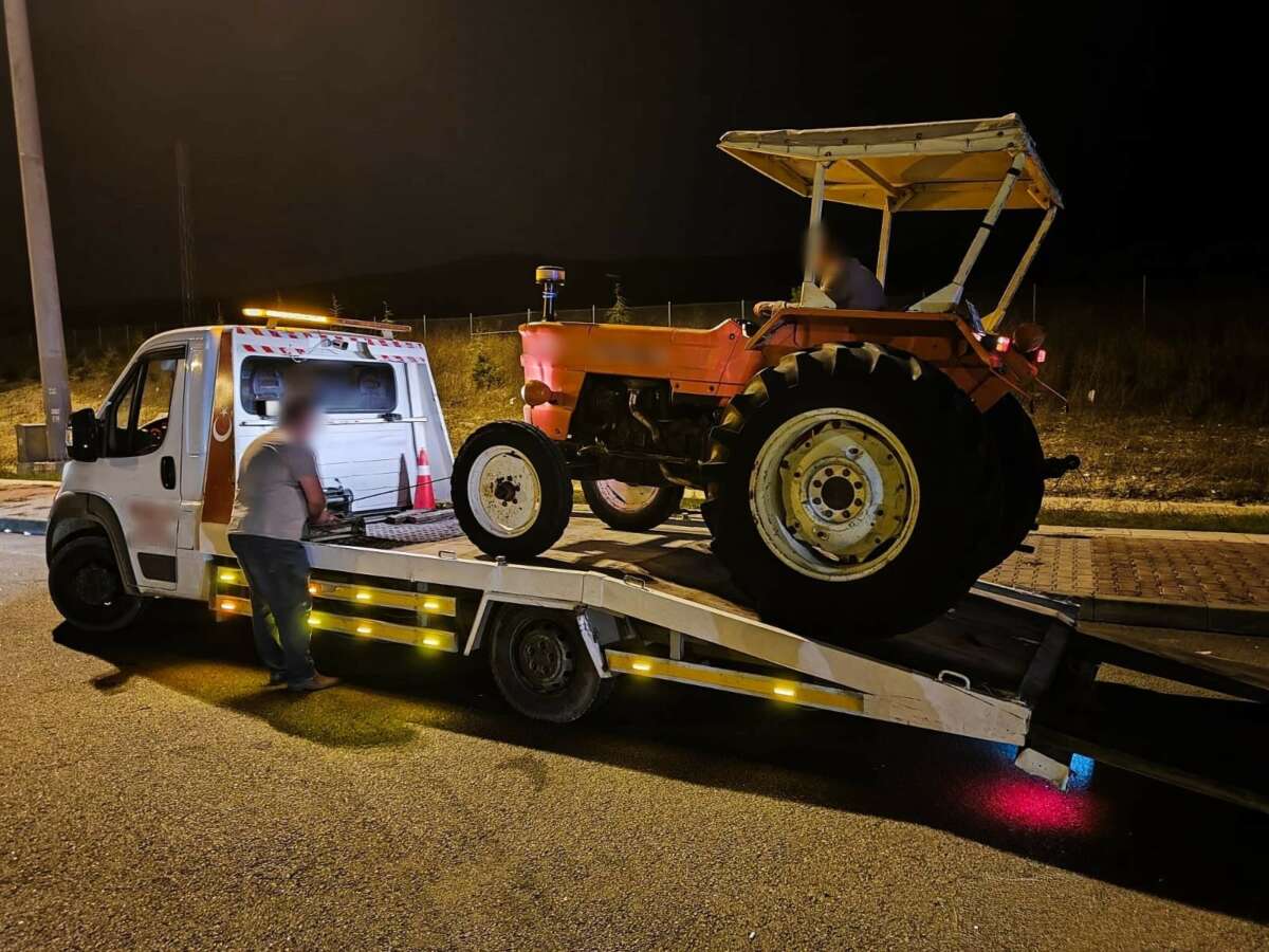 Otoyolda traktörle seyir halindeki sürücüye ceza