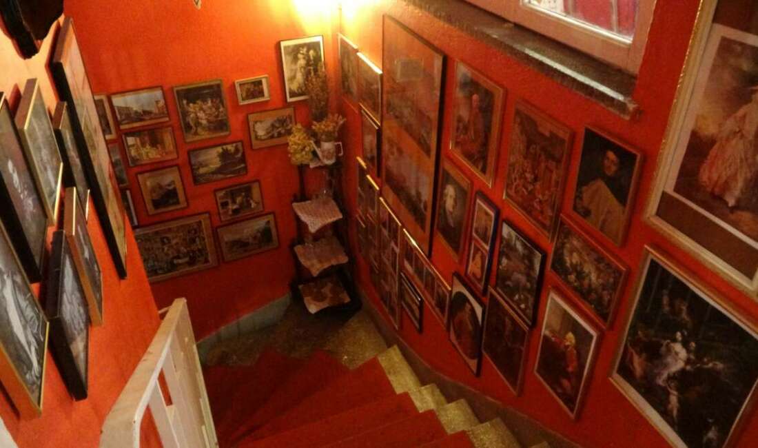 Paris’ten Bursa’ya antika yolculuğu Bursa'da bir kafe, klasik