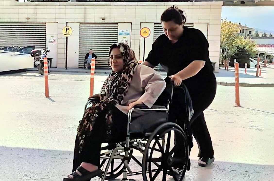 Piknik yaparken yılan ısırdı, hastaneye kaldırıldı