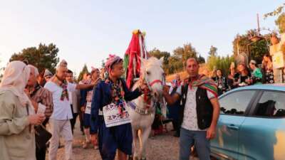Profesörle doçent, Yörük kıyafetiyle köy düğünü yaptı