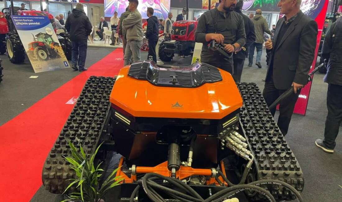 Tarlada traktör savaşta silah Türk mühendislerce üretilen uzaktan