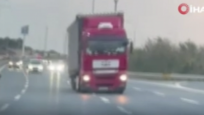 Tır şoförünün tehlikeli seyri kamerada