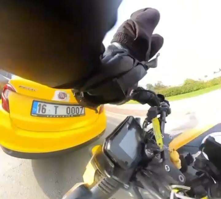 Bursa'da seyir halindeki motosiklet