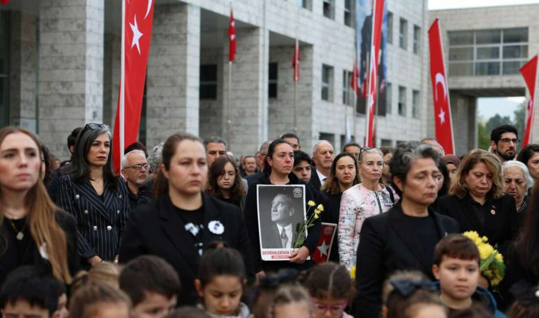 Nilüfer, Ata’sını Cumhuriyet Meydanı’nda andı Türkiye Cumhuriyeti’nin kurucusu Gazi