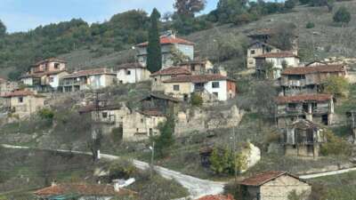 450 yıllık köy hayalet köye dönüştü…Köyde sadece 4 kişi yaşıyor