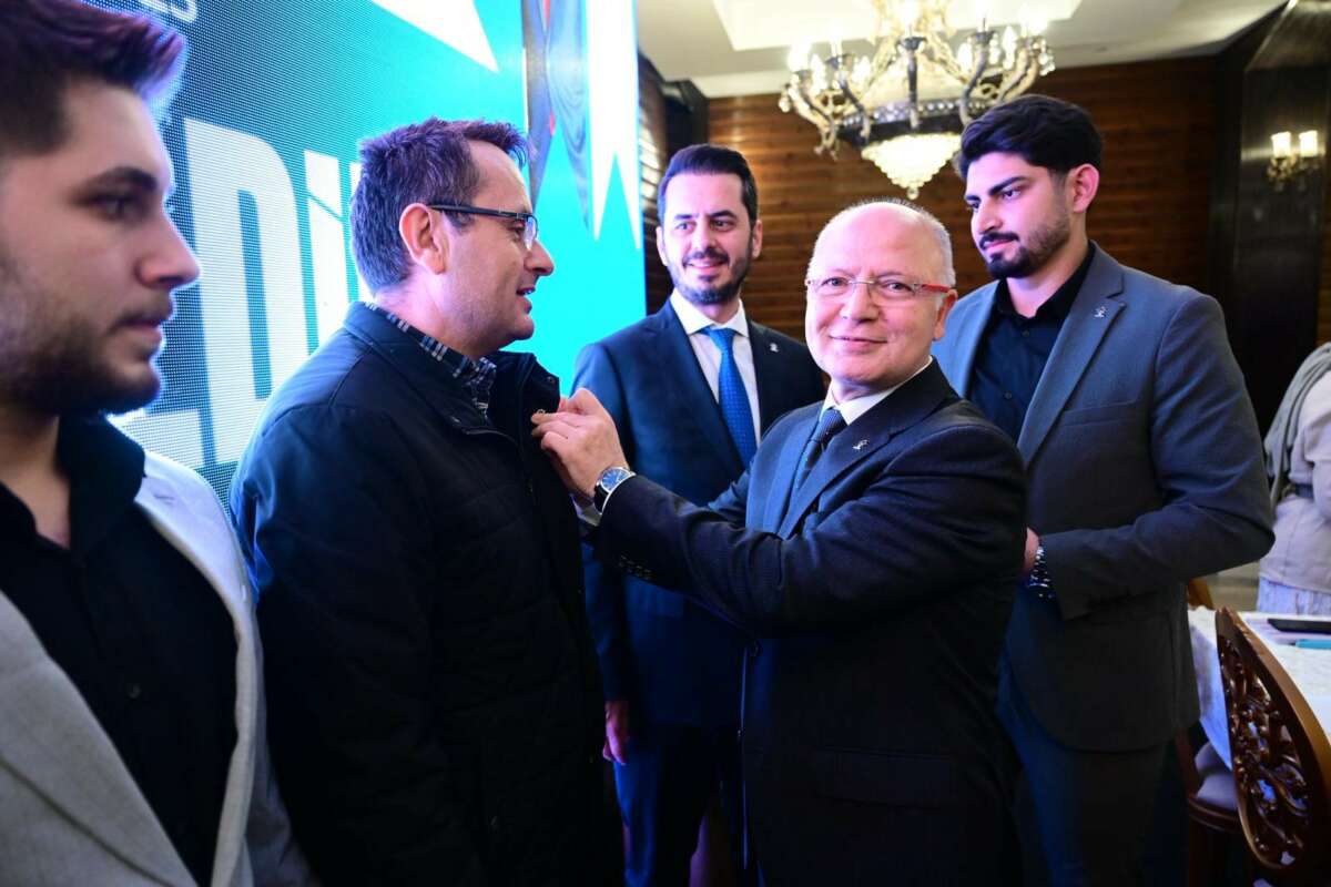 AK Parti Bursa’ya rekor yeni üye katılımı