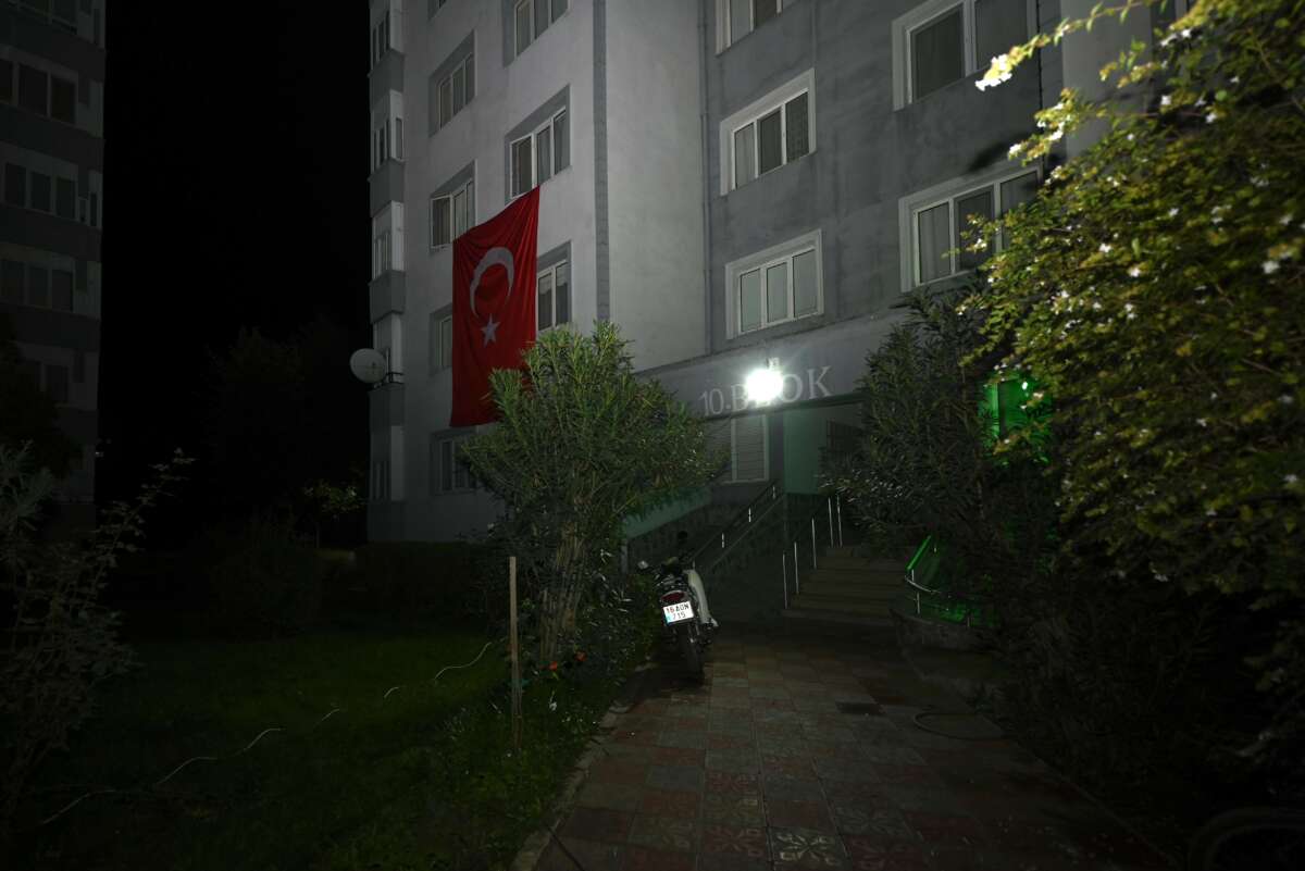 AK Parti, şehit ailesini ziyaret etti