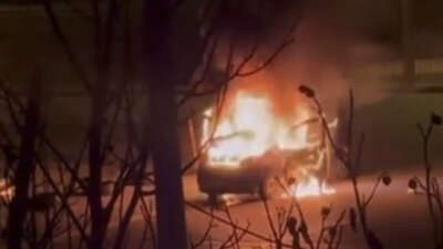 Hafif ticari araç yanarak kül oldu