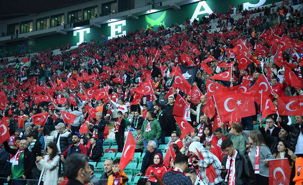 Bursaspor’da Teksas’ın Naim Süleymanoğlu koreografisine TFF engeli Bursaspor taraftar grubu Teksas’ın,