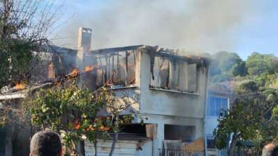 Bursa’da bir ev küle döndü, yanındaki bina hasar gördü