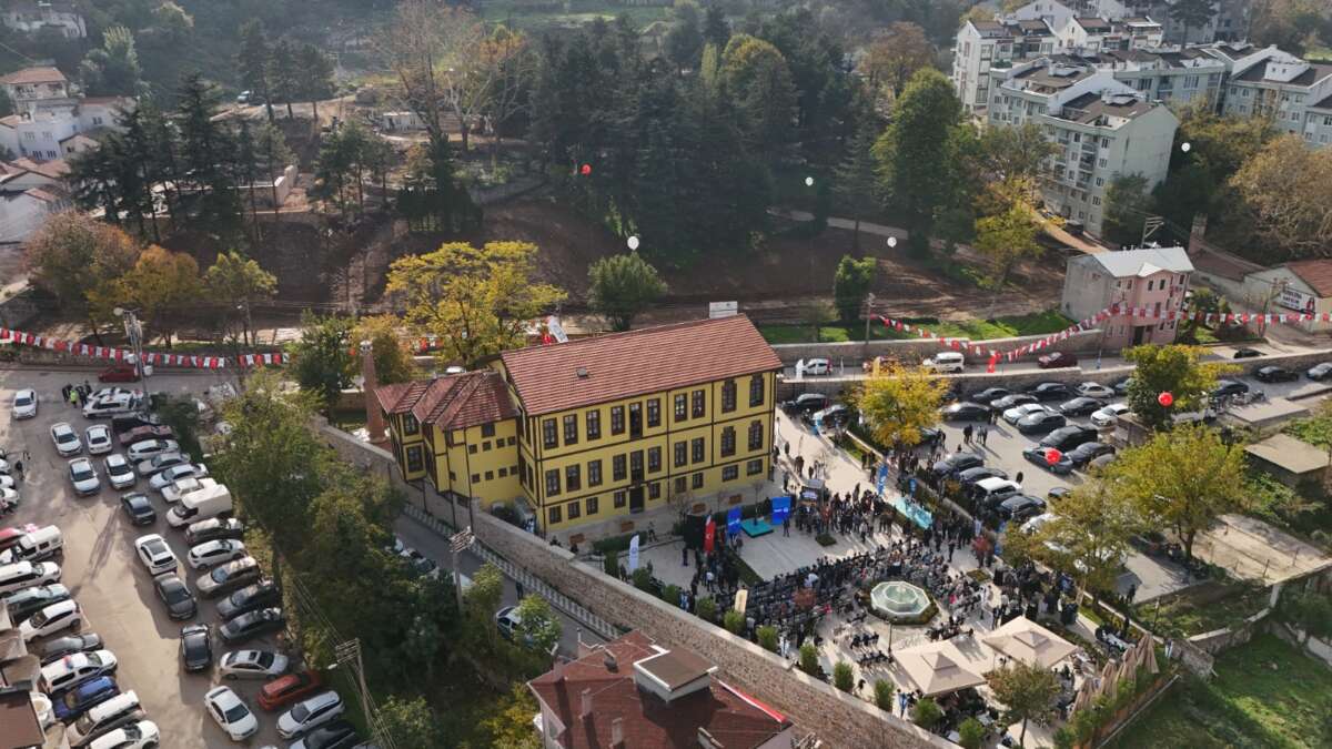 Bursa’da Alev Alatlı Şehir, Düşünce ve Sanat Merkezi açıldı