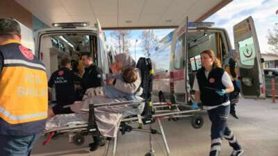 Balkondan düşen çocuk ölümden döndü