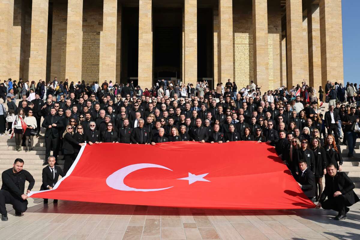 Başkan Bozbey, Anıtkabir’de saygı duruşunda bulundu